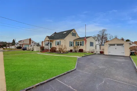 8 Enness Avenue Bethpage NY 11714