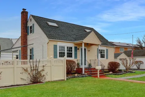 8 Enness Avenue Bethpage NY 11714