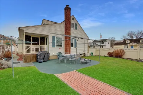 8 Enness Avenue Bethpage NY 11714