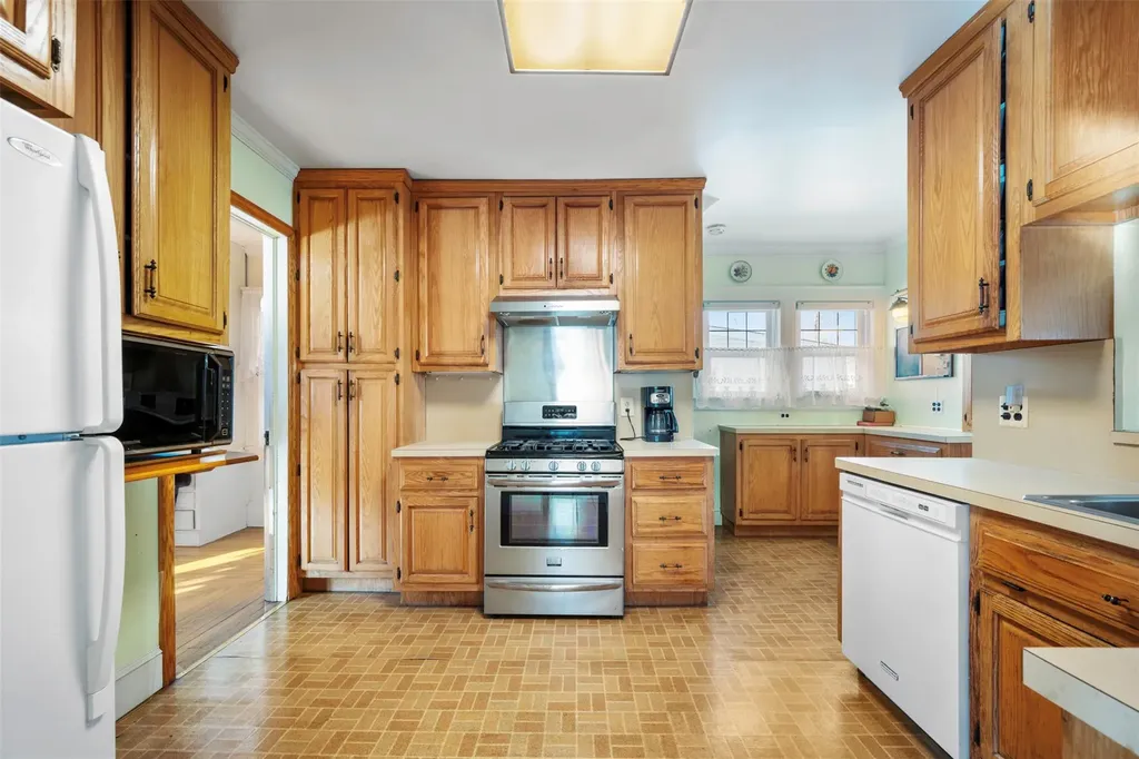 79 Elliott Place Freeport NY 11520