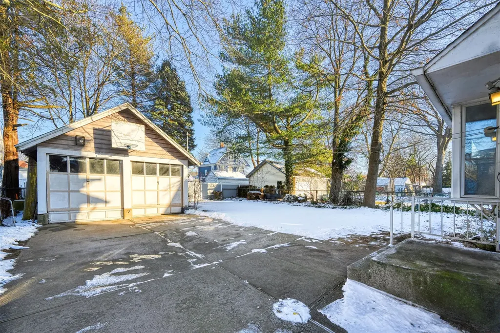 79 Elliott Place Freeport NY 11520