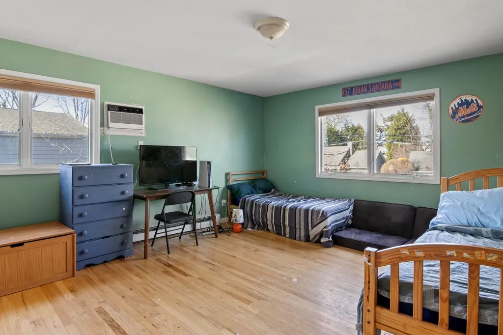 82 Ketewamoke Avenue Babylon NY 11702