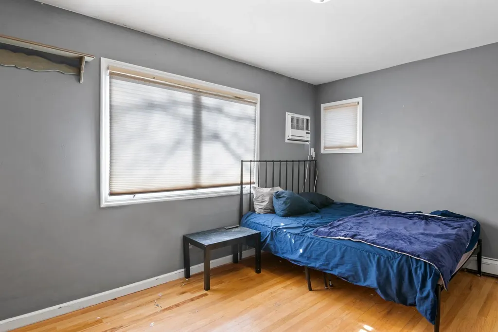 82 Ketewamoke Avenue Babylon NY 11702