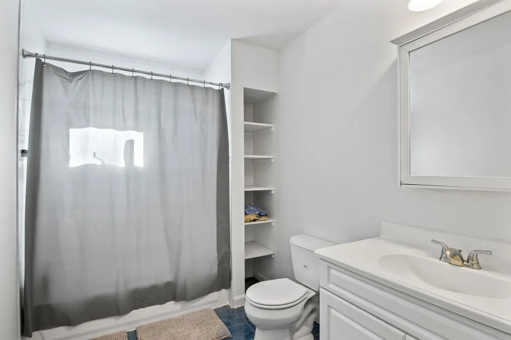 82 Ketewamoke Avenue Babylon NY 11702