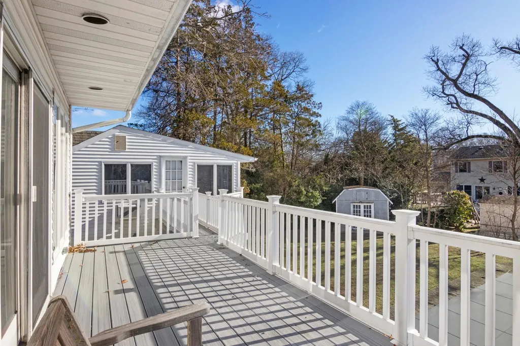 82 Ketewamoke Avenue Babylon NY 11702