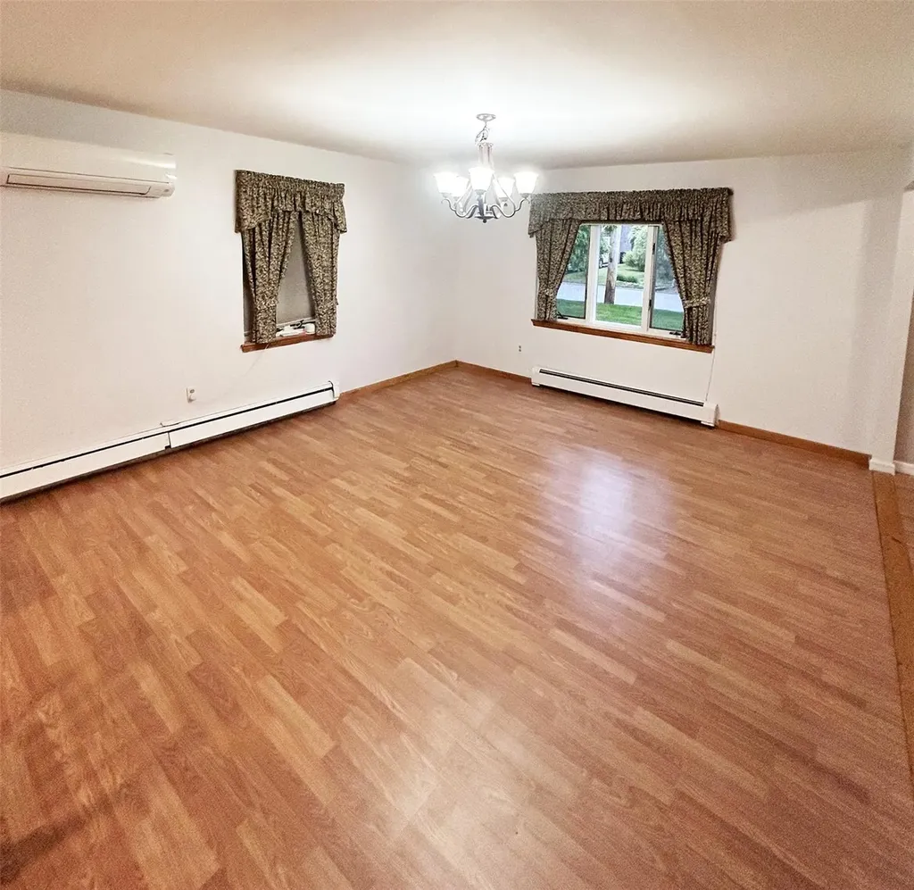82 Ketewamoke Avenue Babylon NY 11702