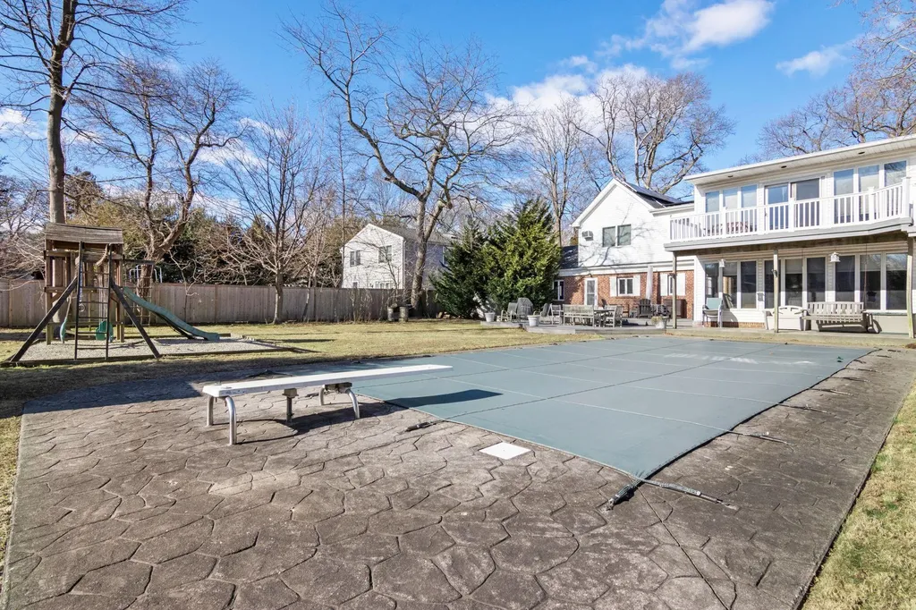 82 Ketewamoke Avenue Babylon NY 11702