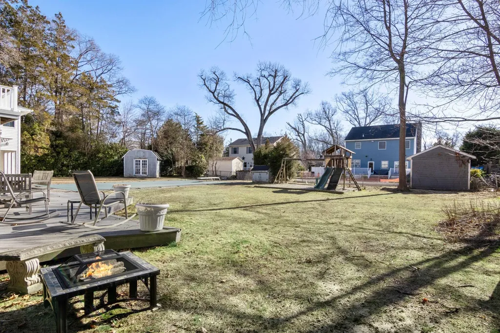82 Ketewamoke Avenue Babylon NY 11702