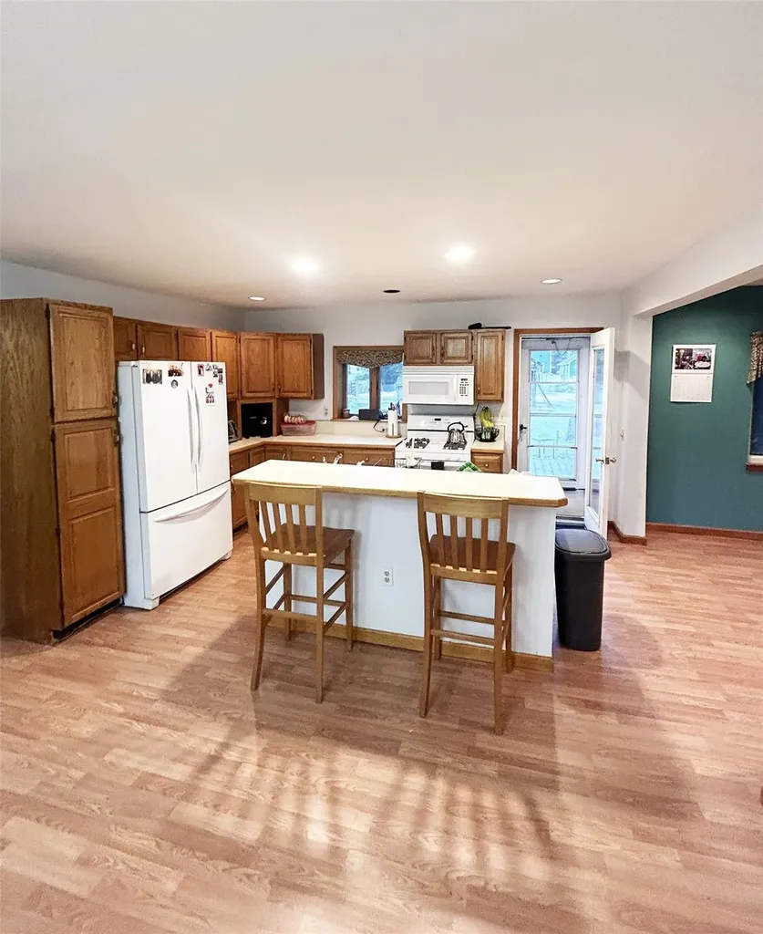 82 Ketewamoke Avenue Babylon NY 11702