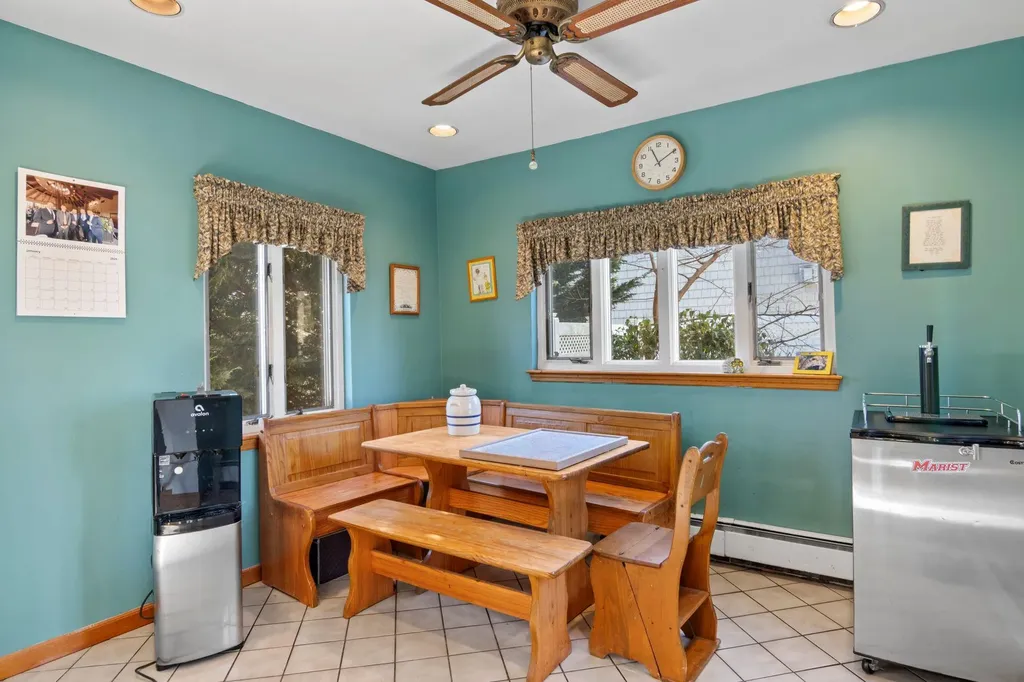 82 Ketewamoke Avenue Babylon NY 11702
