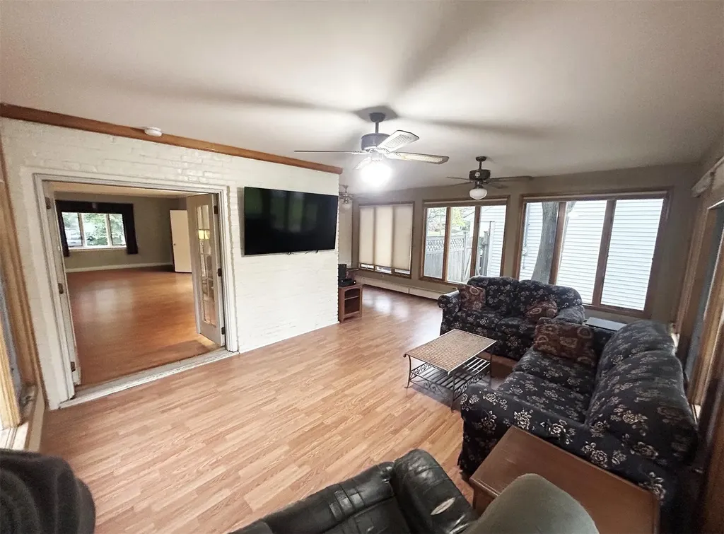 82 Ketewamoke Avenue Babylon NY 11702