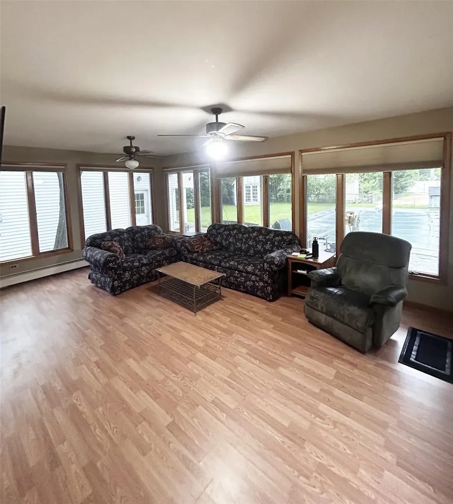 82 Ketewamoke Avenue Babylon NY 11702