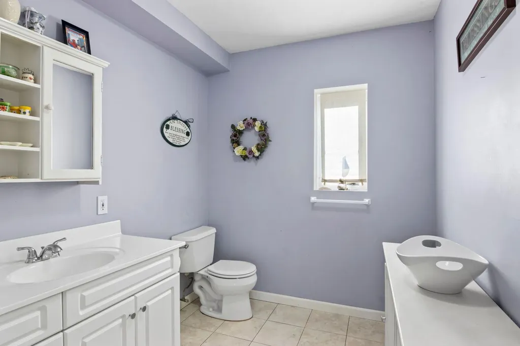 82 Ketewamoke Avenue Babylon NY 11702