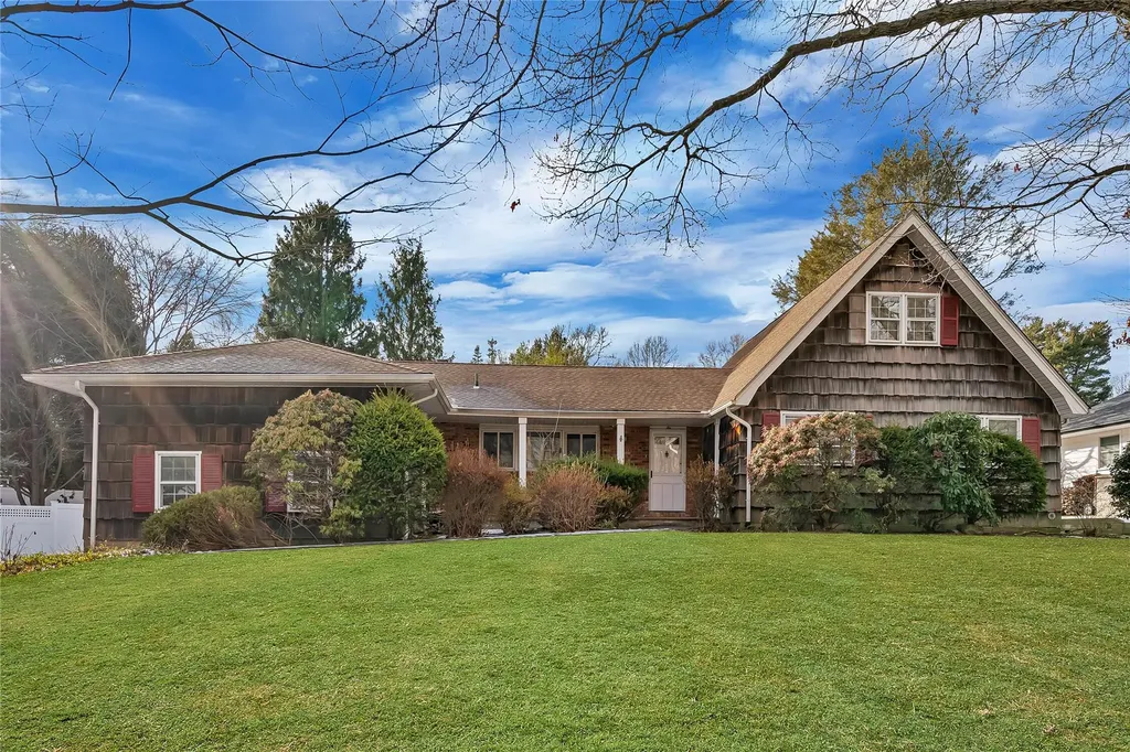 6 Hendrie Lane Greenlawn NY 11740