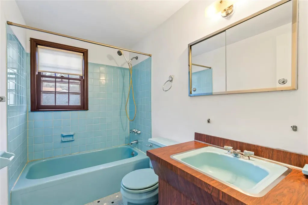 6 Hendrie Lane Greenlawn NY 11740