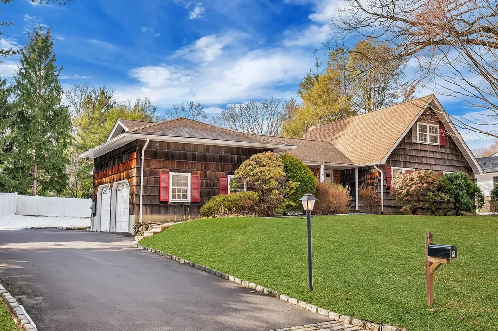 6 Hendrie Lane Greenlawn NY 11740
