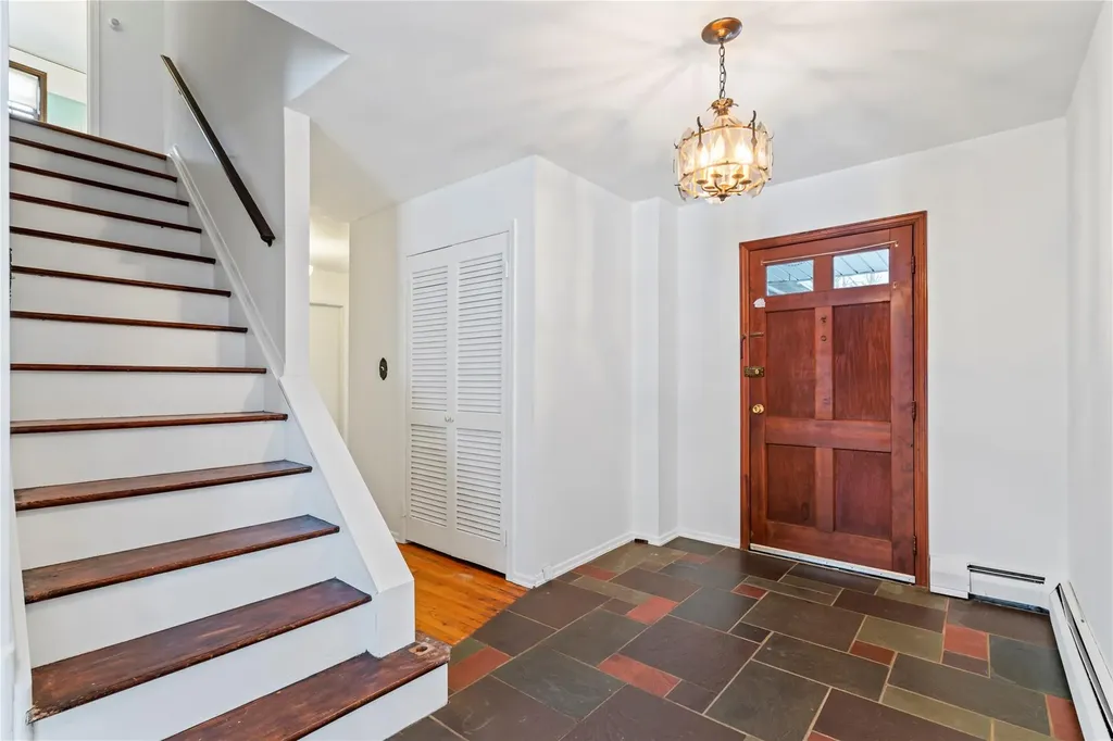 6 Hendrie Lane Greenlawn NY 11740