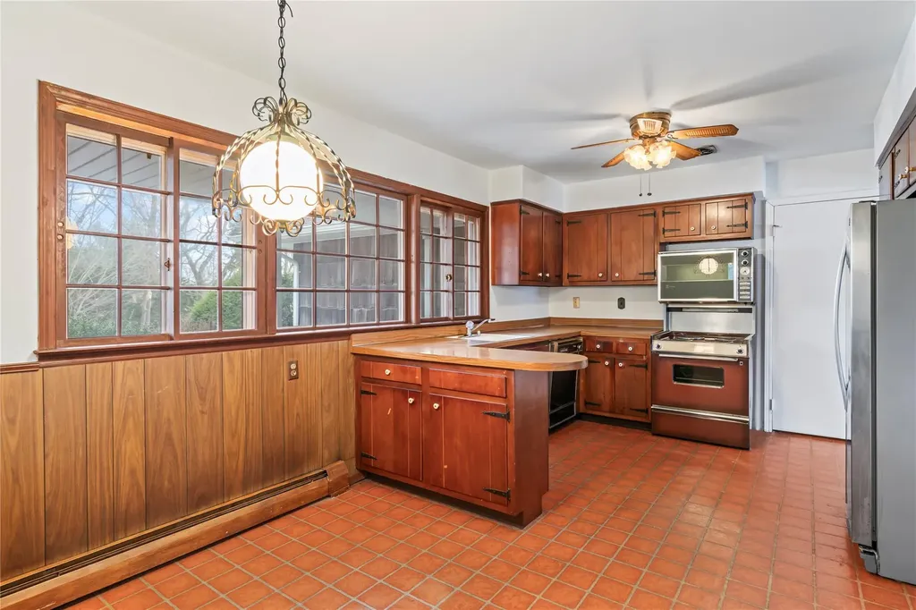 6 Hendrie Lane Greenlawn NY 11740