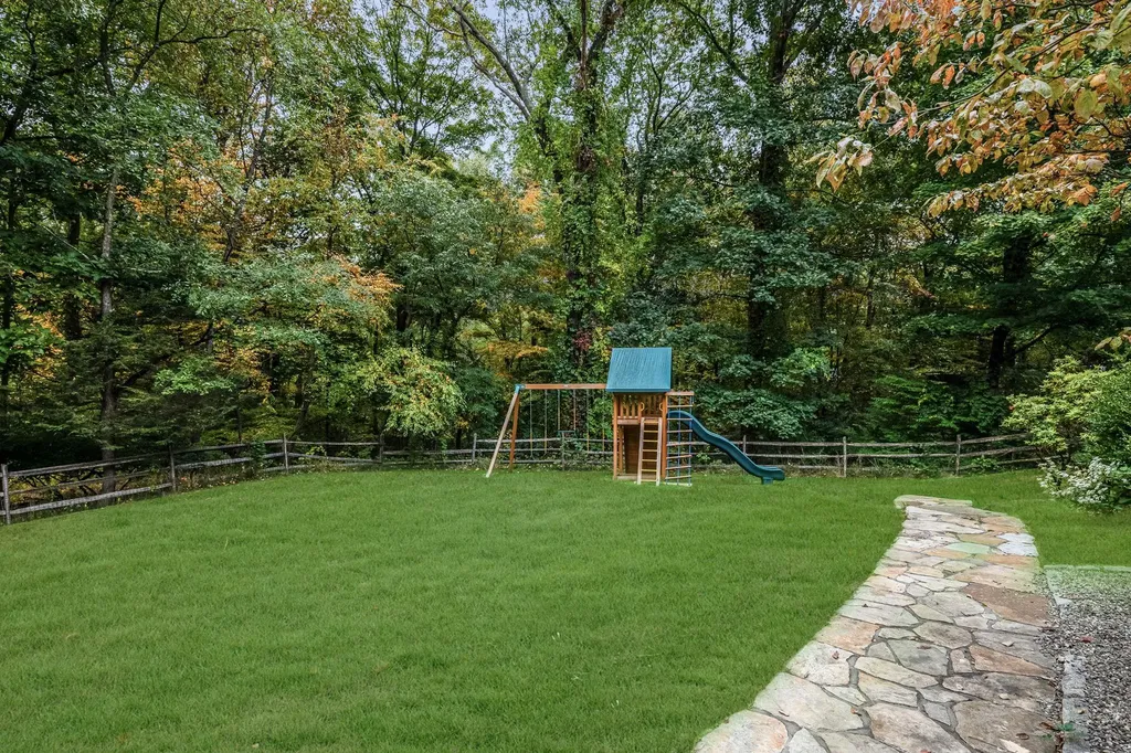 22 Valley Lane Chappaqua NY 10514