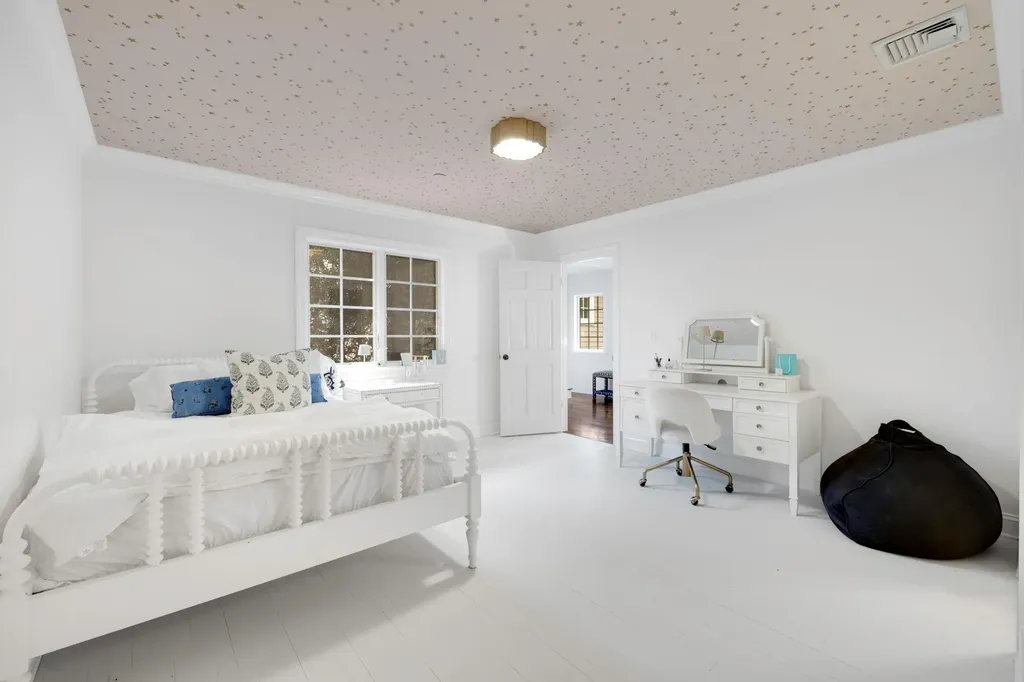 22 Valley Lane Chappaqua NY 10514