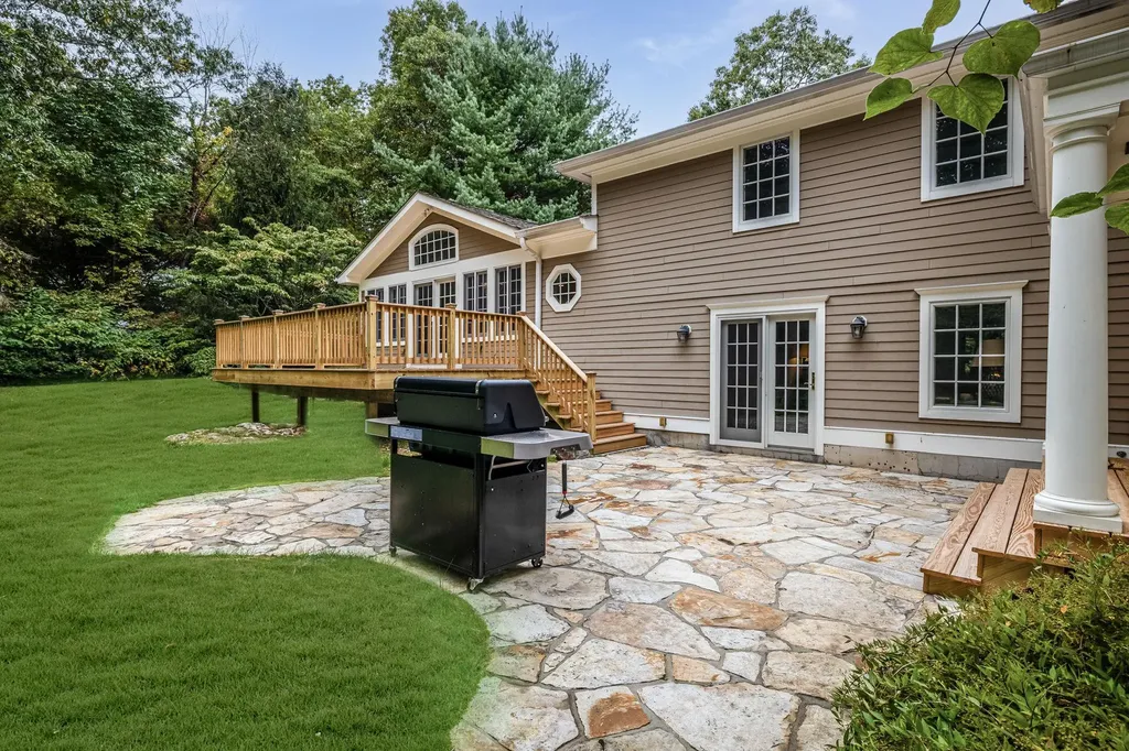 22 Valley Lane Chappaqua NY 10514