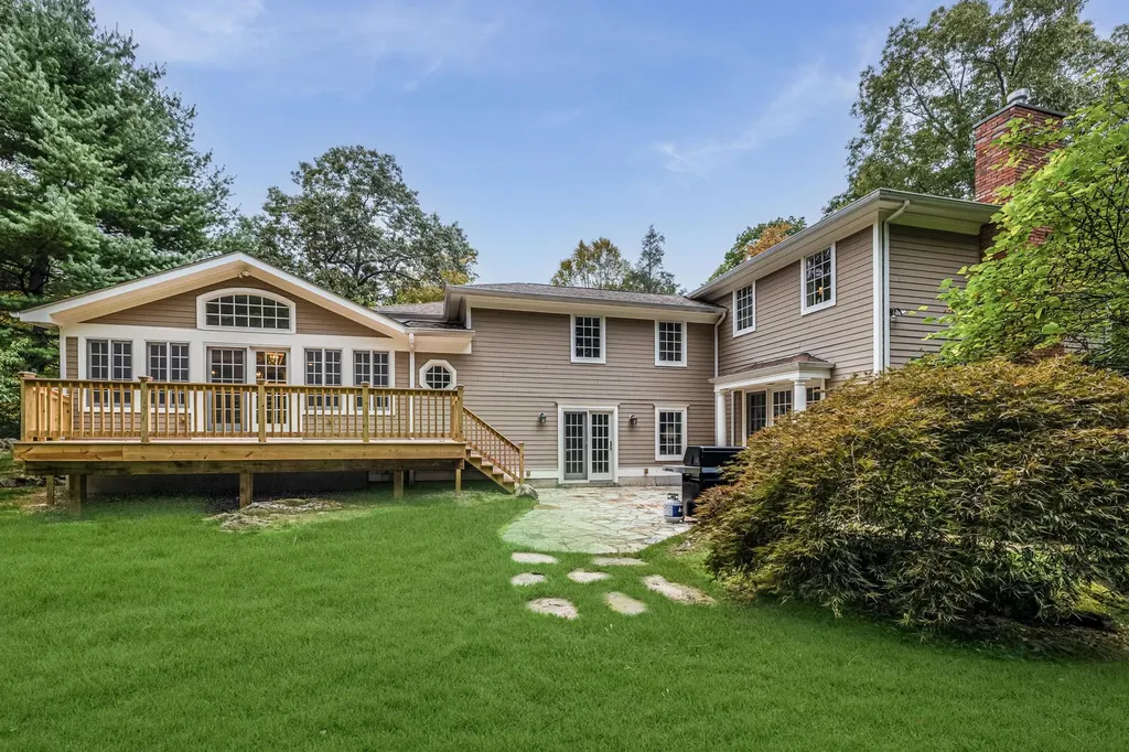 22 Valley Lane Chappaqua NY 10514