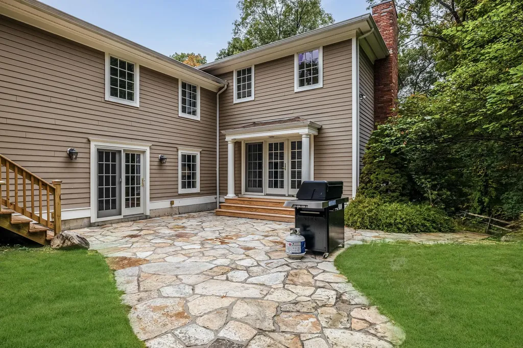 22 Valley Lane Chappaqua NY 10514