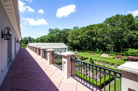 38 Chestnut Hill Drive Upper Brookville NY 11771