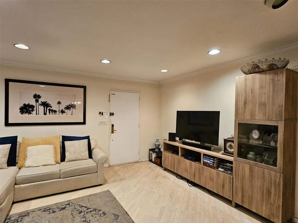 61-26 245th Place Douglaston NY 11362