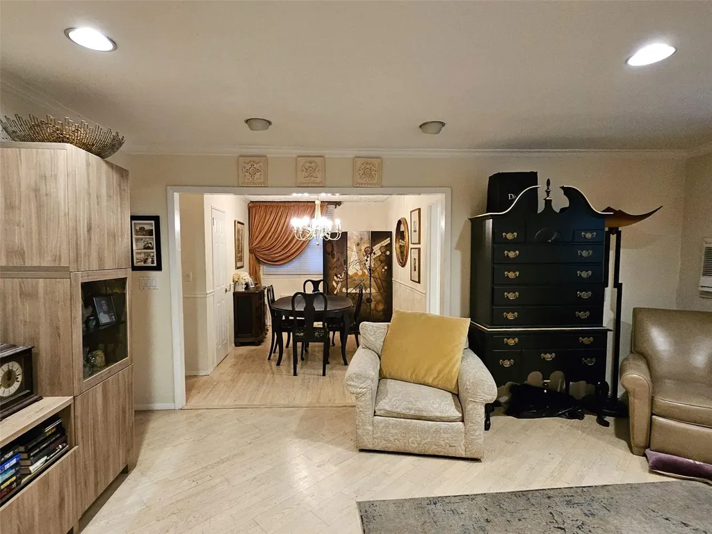 61-26 245th Place Douglaston NY 11362
