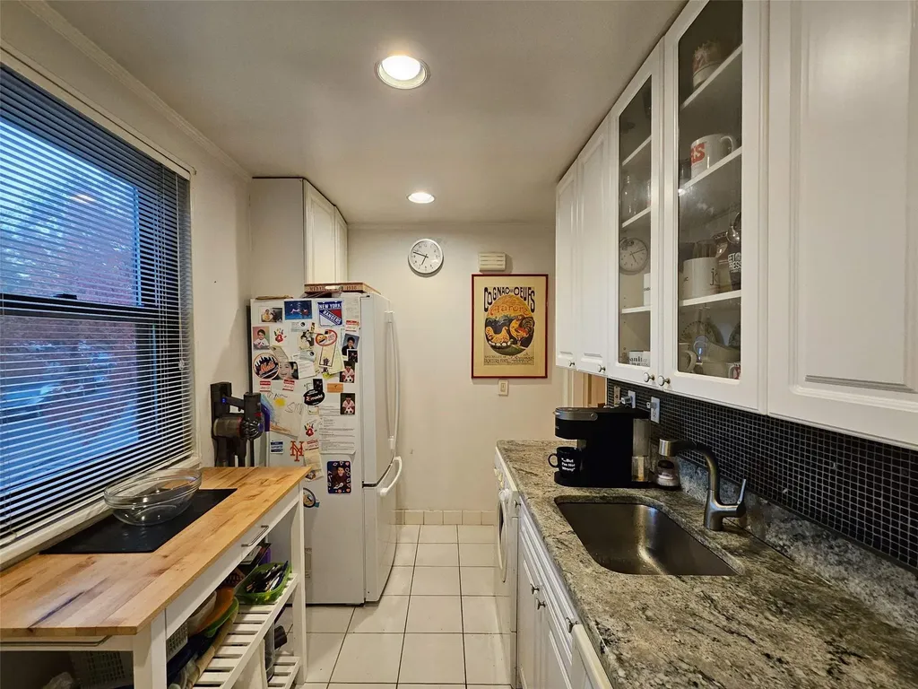 61-26 245th Place Douglaston NY 11362