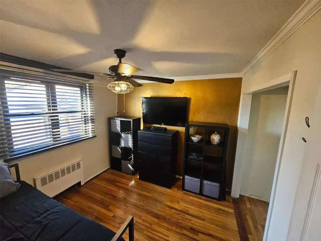61-26 245th Place Douglaston NY 11362