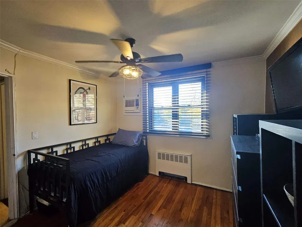 61-26 245th Place Douglaston NY 11362