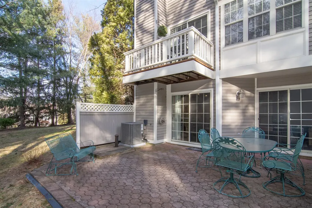 1408 Pondcrest Lane White Plains NY 10607