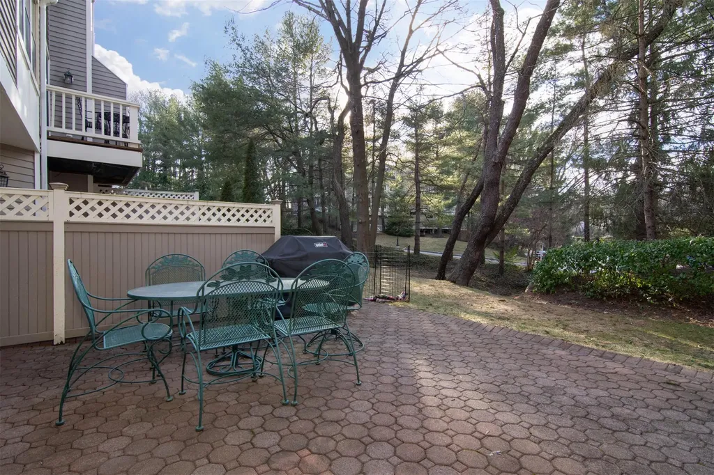 1408 Pondcrest Lane White Plains NY 10607