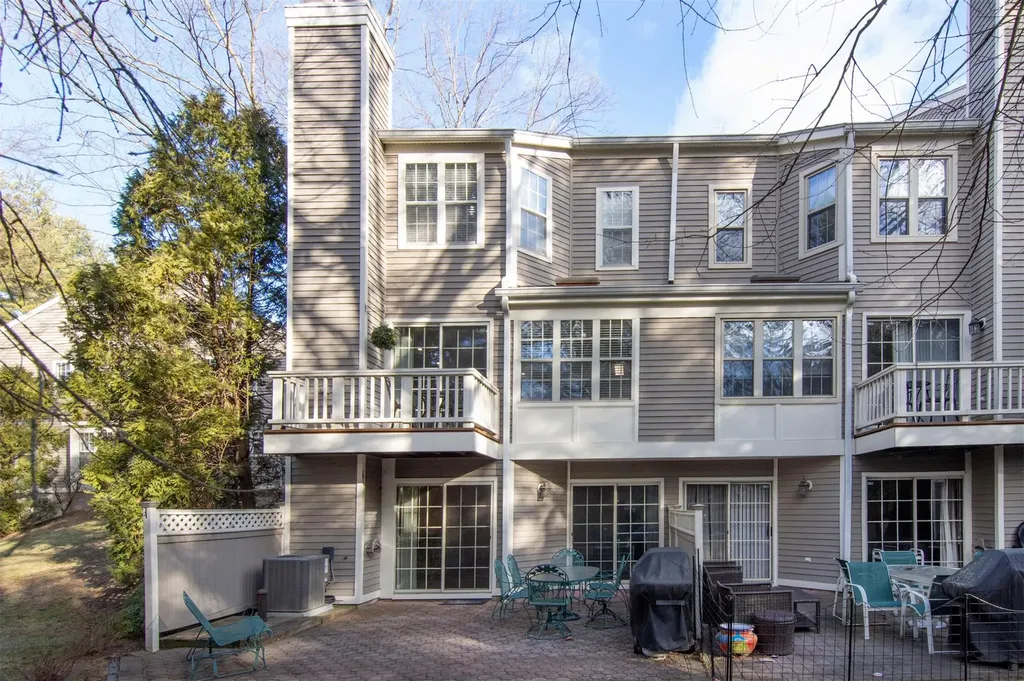 1408 Pondcrest Lane White Plains NY 10607
