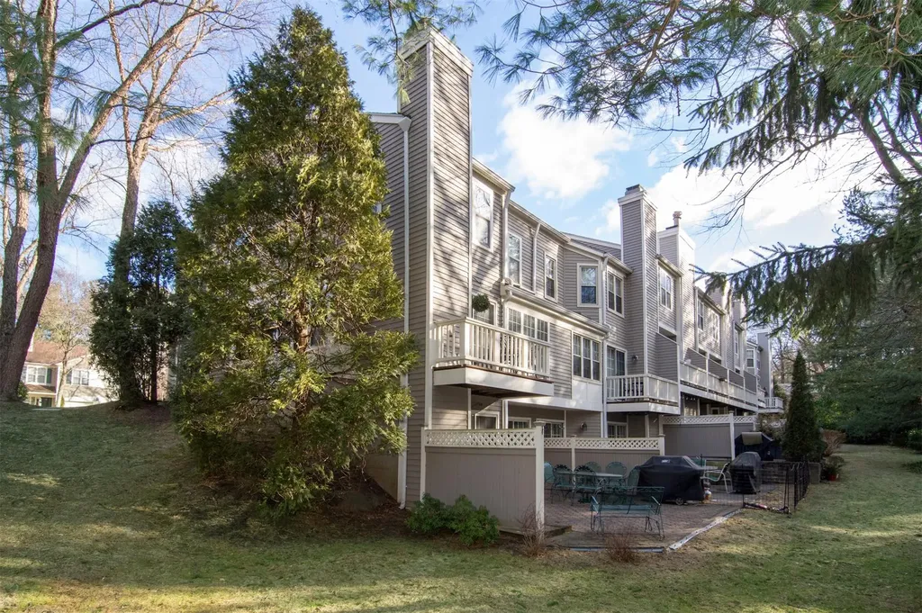 1408 Pondcrest Lane White Plains NY 10607