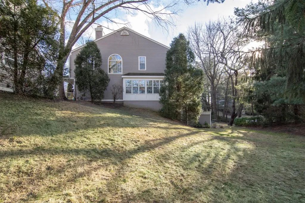 1408 Pondcrest Lane White Plains NY 10607