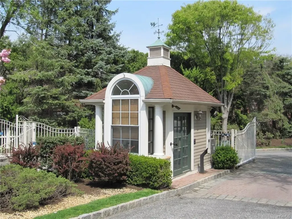 1408 Pondcrest Lane White Plains NY 10607