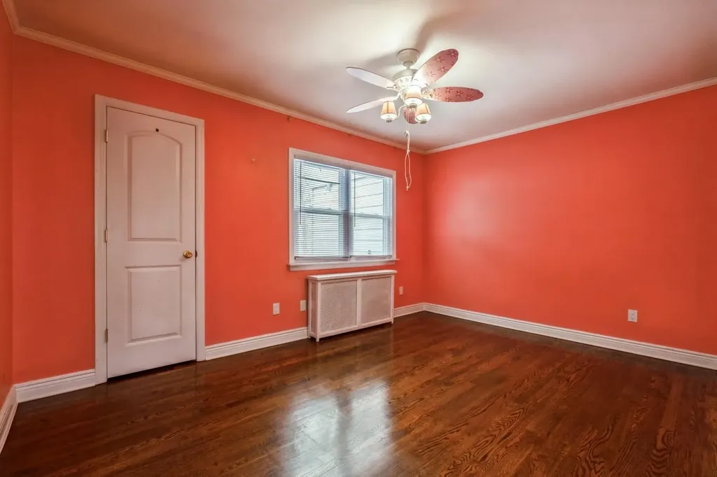 215 Leonard Boulevard New Hyde Park NY 11040