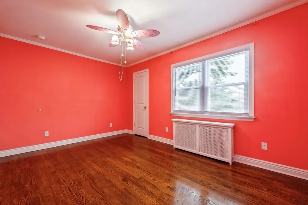 215 Leonard Boulevard New Hyde Park NY 11040