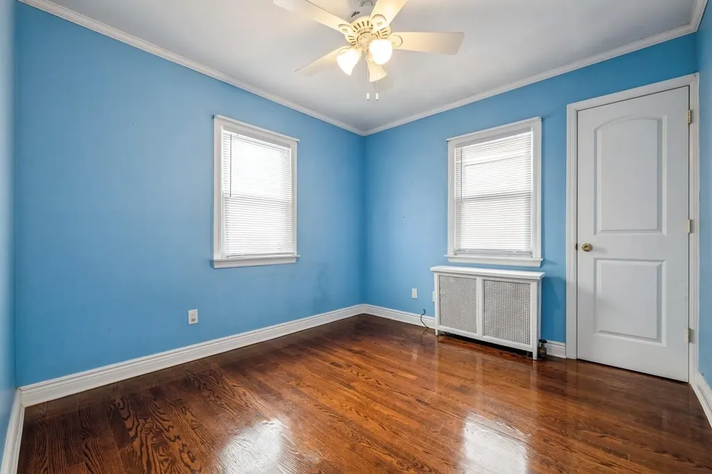215 Leonard Boulevard New Hyde Park NY 11040