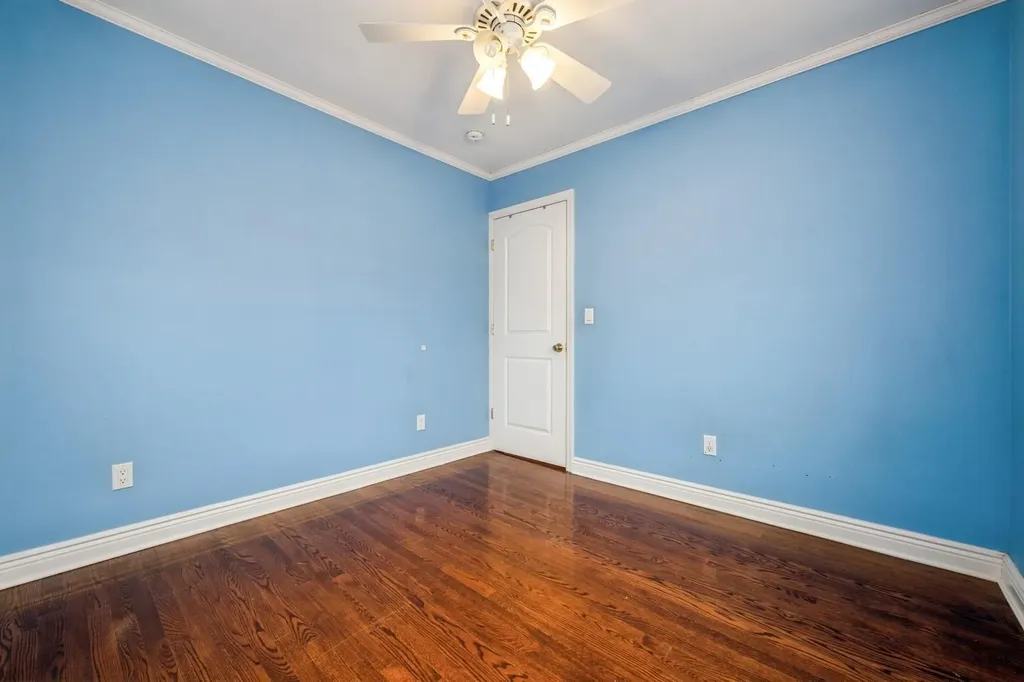 215 Leonard Boulevard New Hyde Park NY 11040