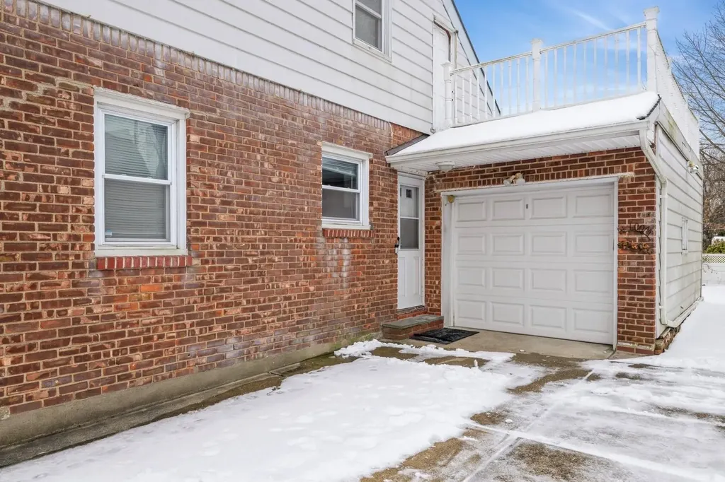 215 Leonard Boulevard New Hyde Park NY 11040