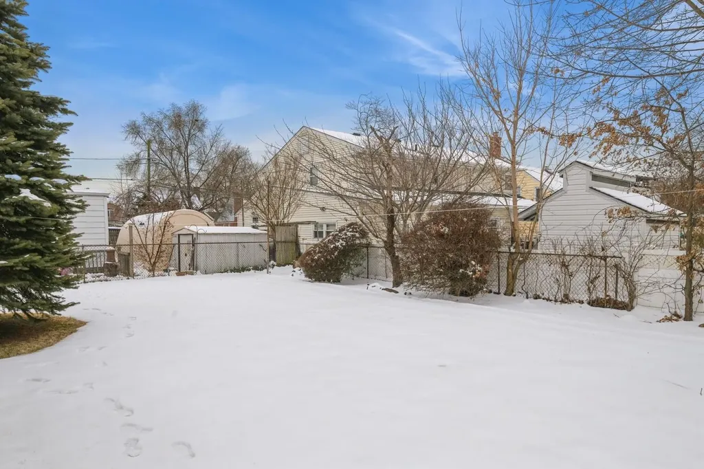 215 Leonard Boulevard New Hyde Park NY 11040