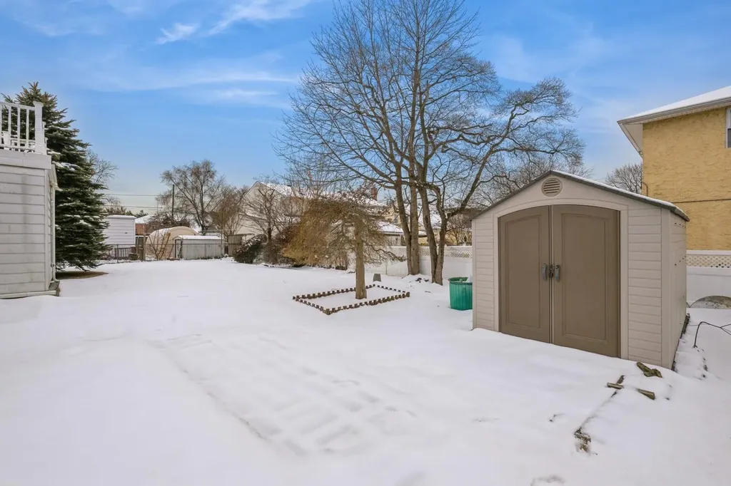 215 Leonard Boulevard New Hyde Park NY 11040