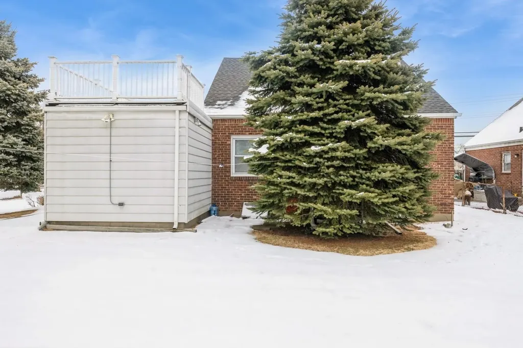215 Leonard Boulevard New Hyde Park NY 11040
