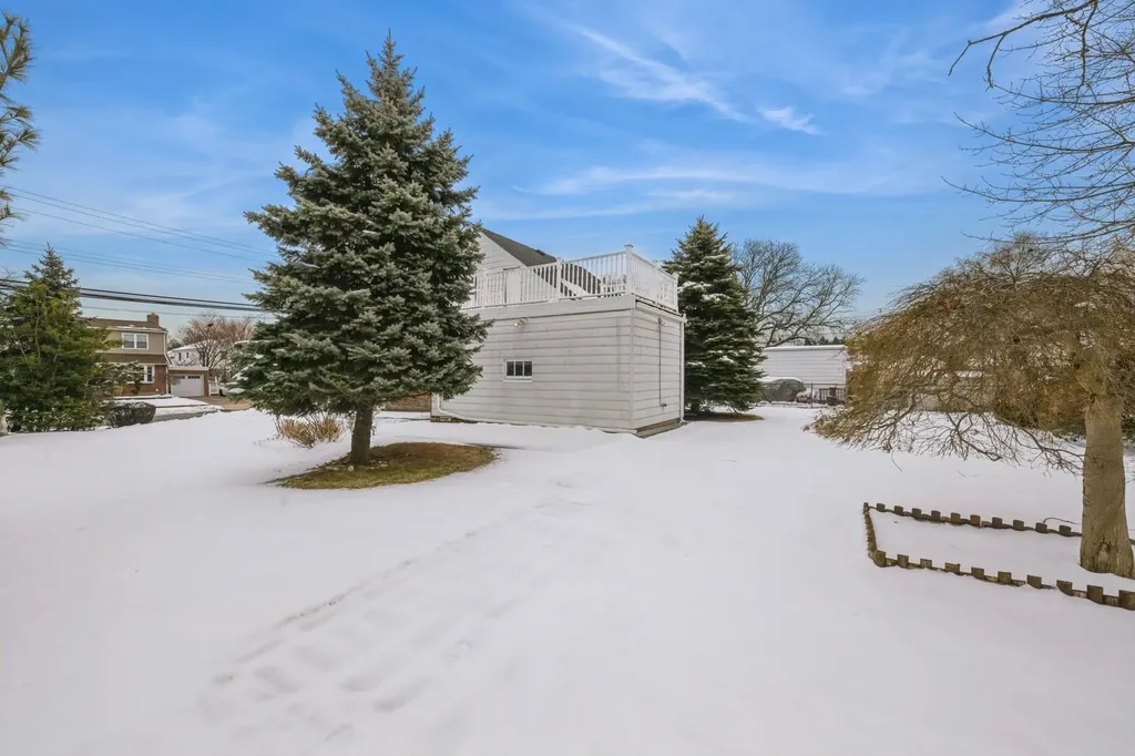 215 Leonard Boulevard New Hyde Park NY 11040