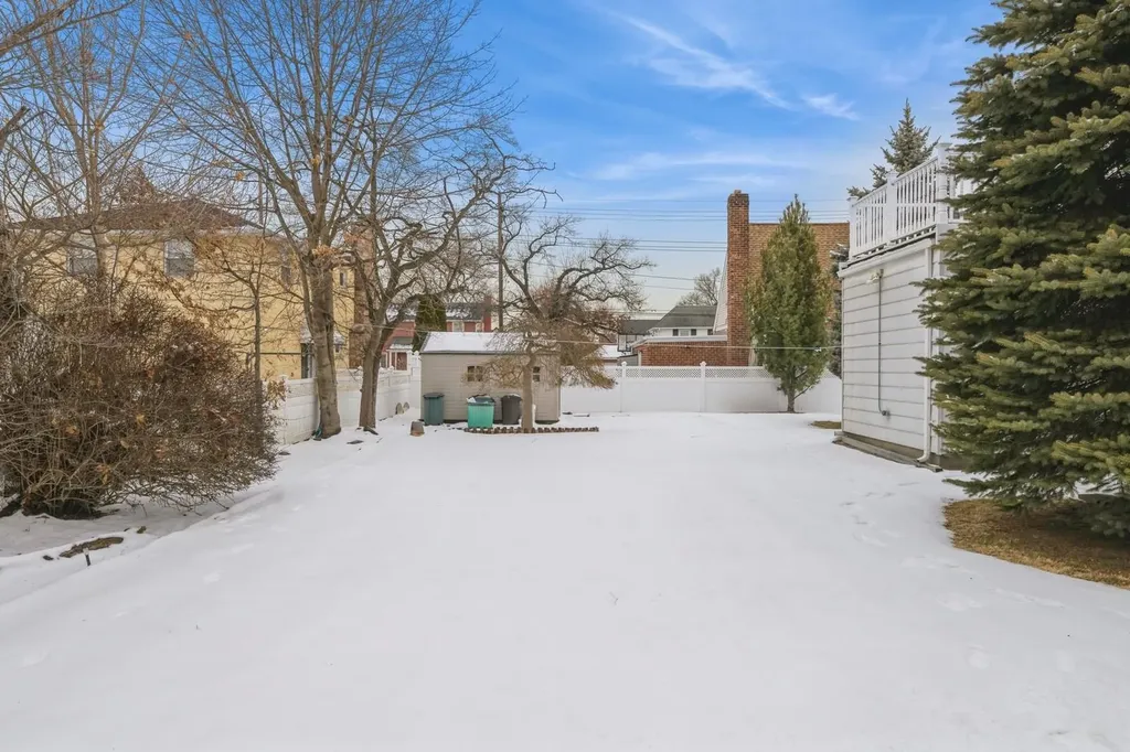 215 Leonard Boulevard New Hyde Park NY 11040