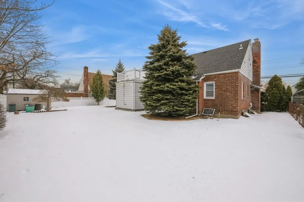 215 Leonard Boulevard New Hyde Park NY 11040